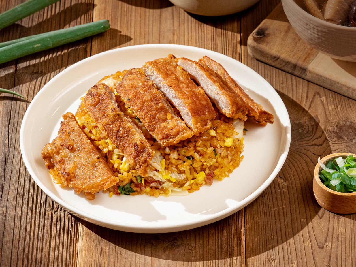 黃金萬兩豬排炒飯